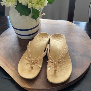 Brand New Vionic brand flip flops
